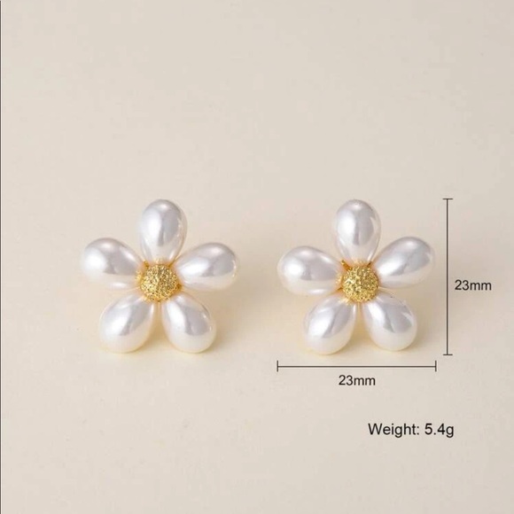 14k Gold Faux Pearl Flower Stud Earrings - Picture 6 of 11